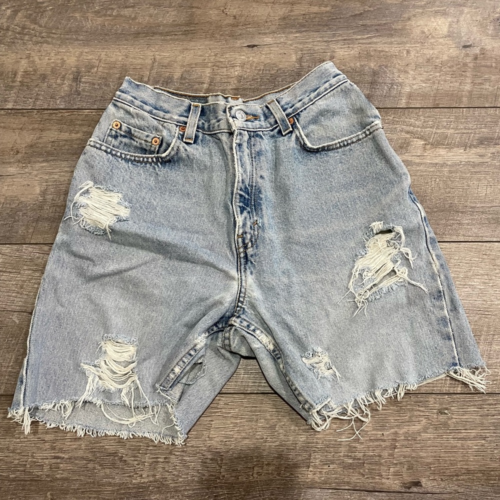 Levi's Light Wash Ripped Jeans size 6
